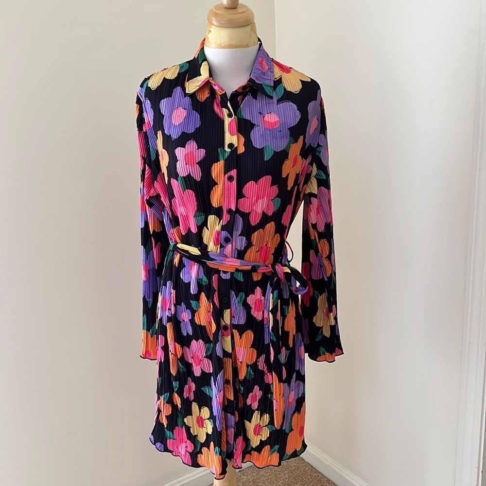 Peppermayo medium floral Soho chic shirt dress.